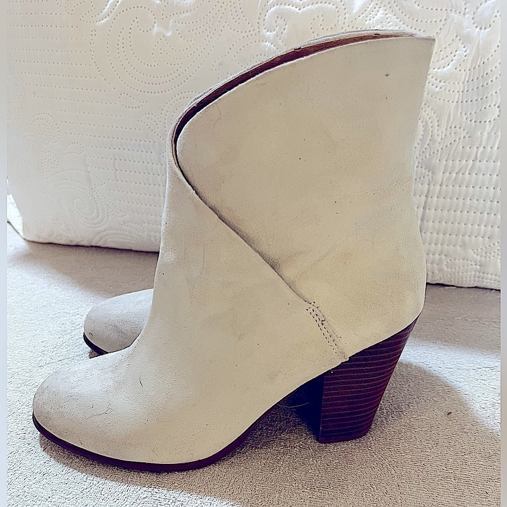 JOE'S Womens Size 9 Tisha Booties Cream Ivory Suede Crossover Ankle Boots